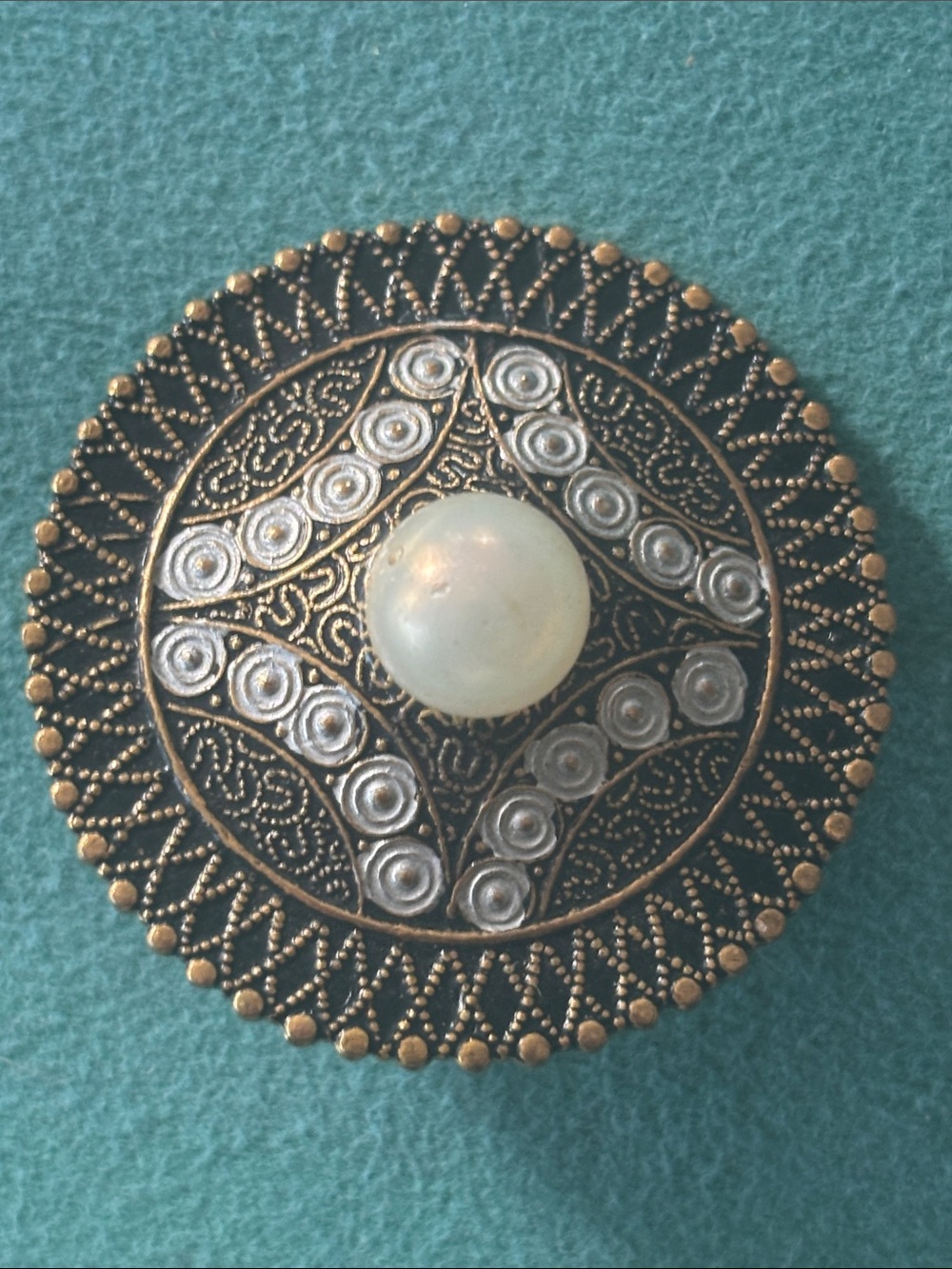 Vintage gold Round Filigree Brooch large Central Pearl